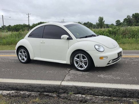 Used 2004 Volkswagen Beetle GLS FWD image 1