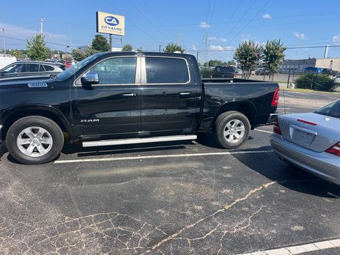 Used 2021 RAM 1500 Laramie AWD/4WD image 1