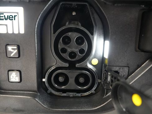Used 2024 Kia EV9 Light Long Range RWD image 10