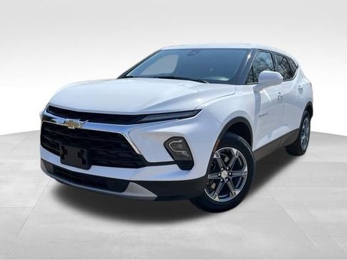 Used 2025 Chevrolet Blazer LT image 1