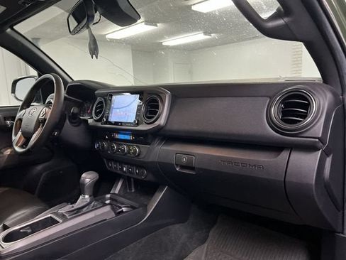 Used 2022 Toyota Tacoma TRD Sport w/ TRD Premium Sport Package AWD/4WD image 28