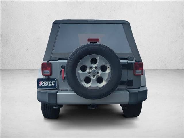 Used 2015 Jeep Wrangler Unlimited Sahara w/ Connectivity Group AWD/4WD image 7