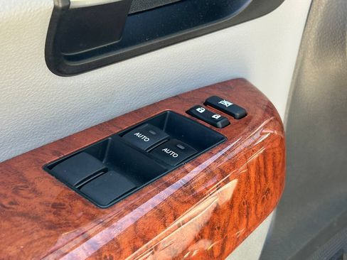 Used 2019 Toyota Sequoia Platinum RWD image 28