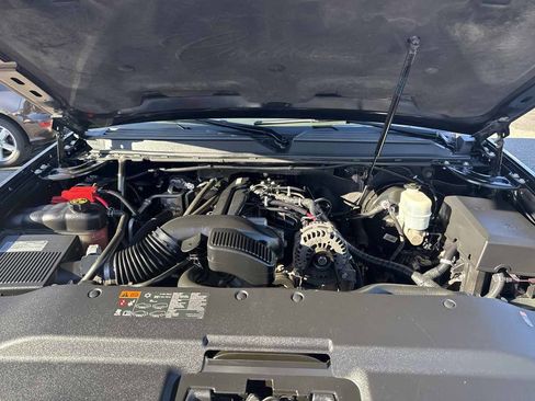 Used 2013 Cadillac Escalade Premium image 25