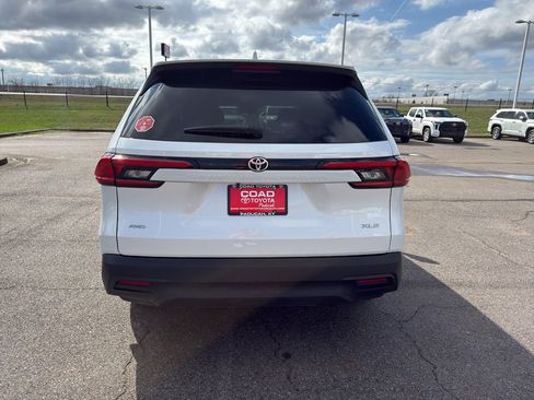Used 2024 Toyota Grand Highlander XLE image 4