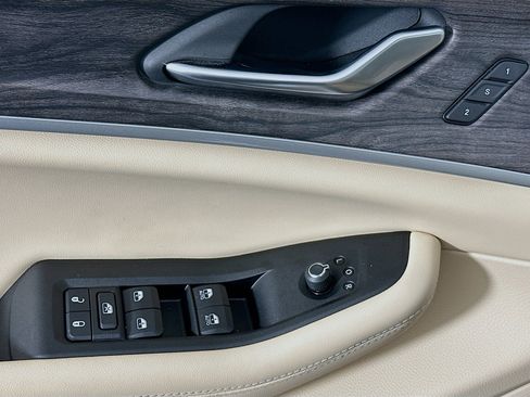 Used 2023 Jeep Grand Cherokee Limited w/ Luxury Tech Group II image 15