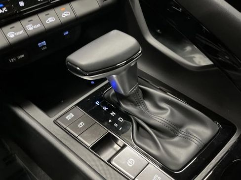 Used 2025 Hyundai Elantra SEL image 20