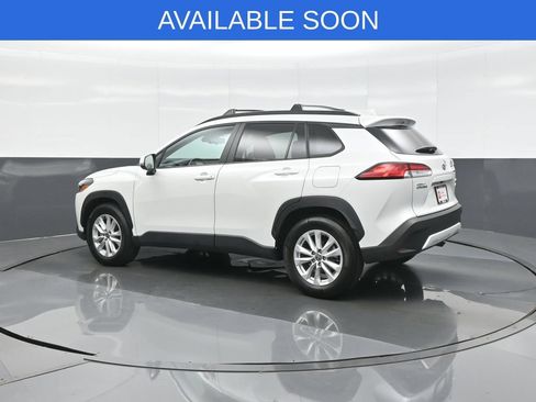 Used 2023 Toyota Corolla Cross LE w/ Moonroof Package AWD/4WD image 5