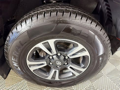 Used 2016 Toyota Tacoma TRD Sport image 13