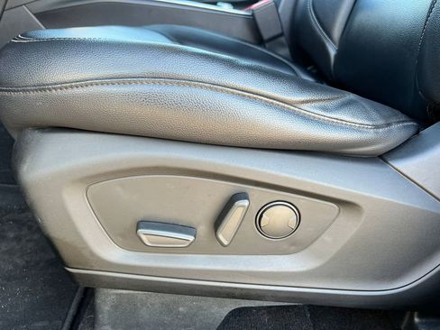 Used 2020 Ford Explorer XLT w/ Equipment Group 202A image 12