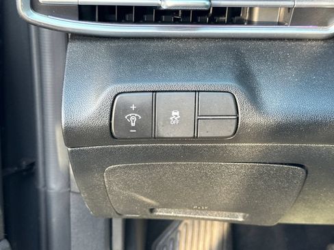 Used 2024 Hyundai Elantra SEL FWD image 9