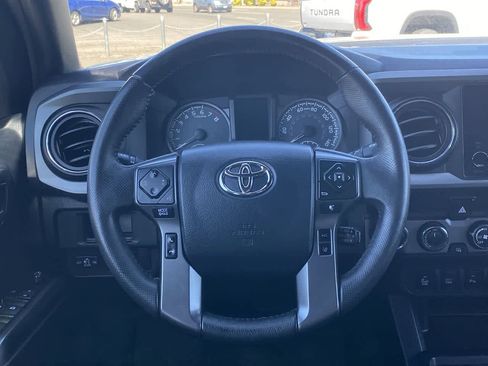 Certified 2019 Toyota Tacoma TRD Off-Road w/ Technology Package AWD/4WD image 14