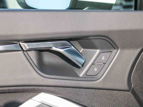 Used 2025 Audi Q3 2.0T Premium image 32