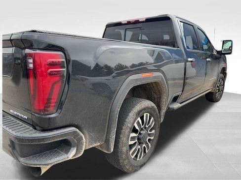 Used 2024 GMC Sierra 2500 Denali Ultimate AWD/4WD image 5