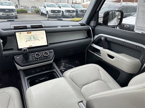 Used 2023 Land Rover Defender 130 First Edition image 17