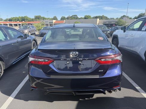 Used 2022 Toyota Camry SE FWD image 5