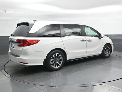 Used 2023 Honda Odyssey EX-L image 2