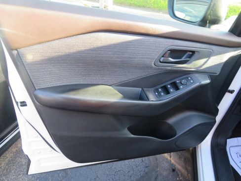 Used 2023 Nissan Rogue S image 18