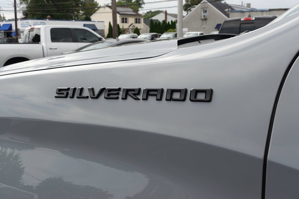 Used 2024 Chevrolet Silverado 1500 Custom w/ Dark Appearance Package AWD/4WD image 14