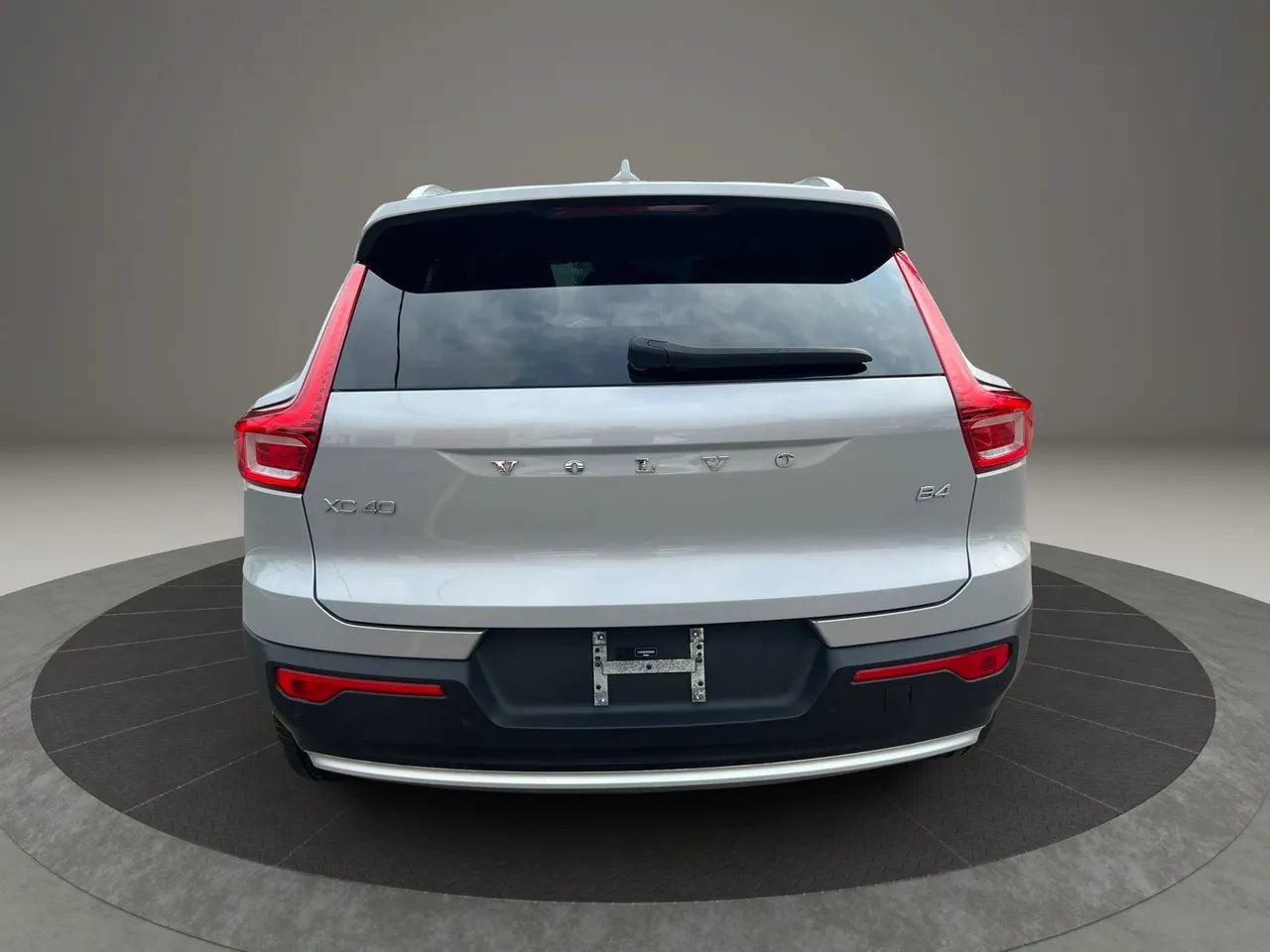 Used 2023 Volvo XC40 B4 Core FWD image 6