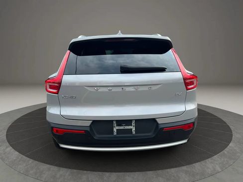 Used 2023 Volvo XC40 B4 Core FWD image 6