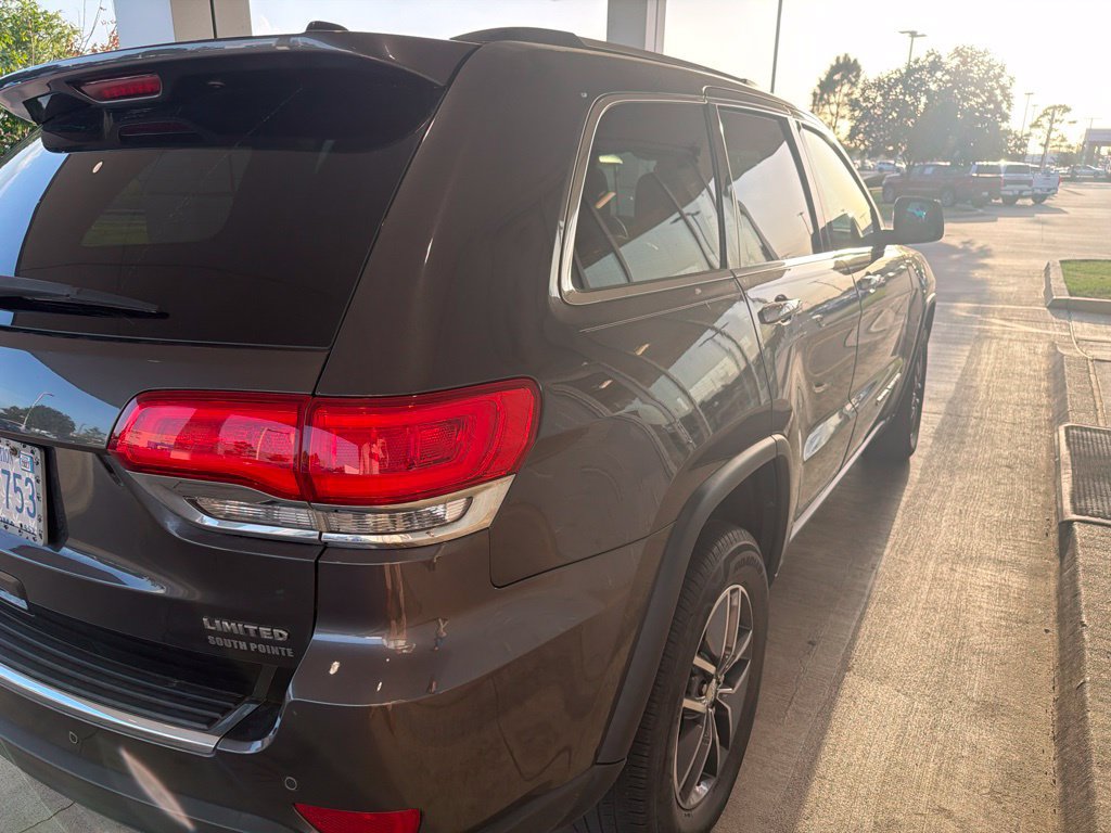 Used 2017 Jeep Grand Cherokee Limited AWD/4WD image 4
