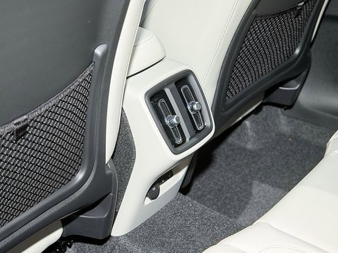 New 2025 Volvo XC40 B5 Plus w/ Protection Package Premier image 20