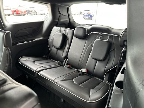 Used 2026 Chrysler Pacifica Limited FWD image 30