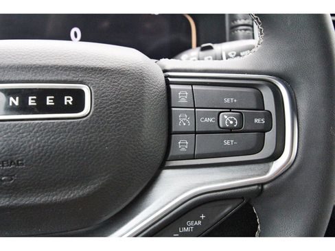 Used 2024 Jeep Wagoneer Series II image 25