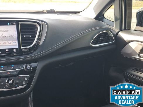 Used 2023 Chrysler Pacifica Limited w/ S Appearance Package image 27