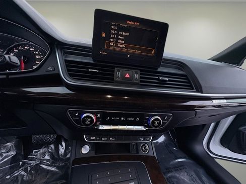 Used 2019 Audi Q5 2.0T Premium w/ Convenience Package image 14