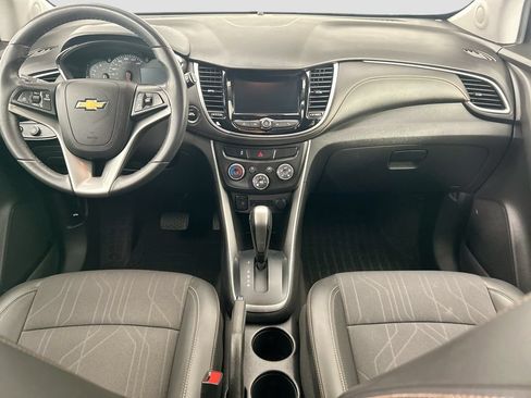 Used 2022 Chevrolet Trax LT w/ LT Convenience Package AWD/4WD image 13