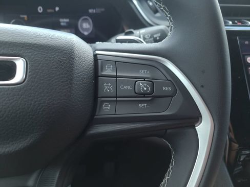 Used 2023 Jeep Grand Cherokee L Laredo RWD image 27