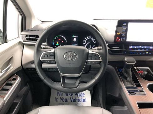 Used 2021 Toyota Sienna XLE AWD/4WD image 15