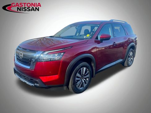 Used 2024 Nissan Pathfinder SL image 3
