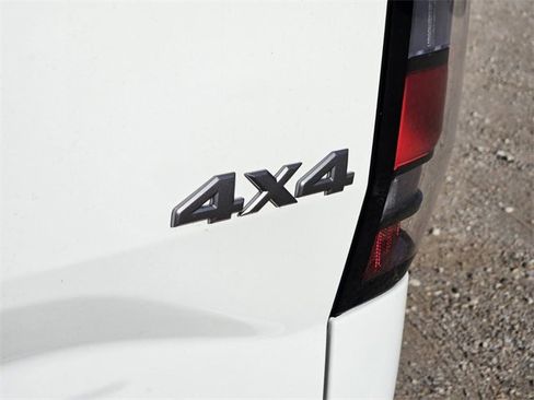 New 2026 Nissan Frontier SV image 5