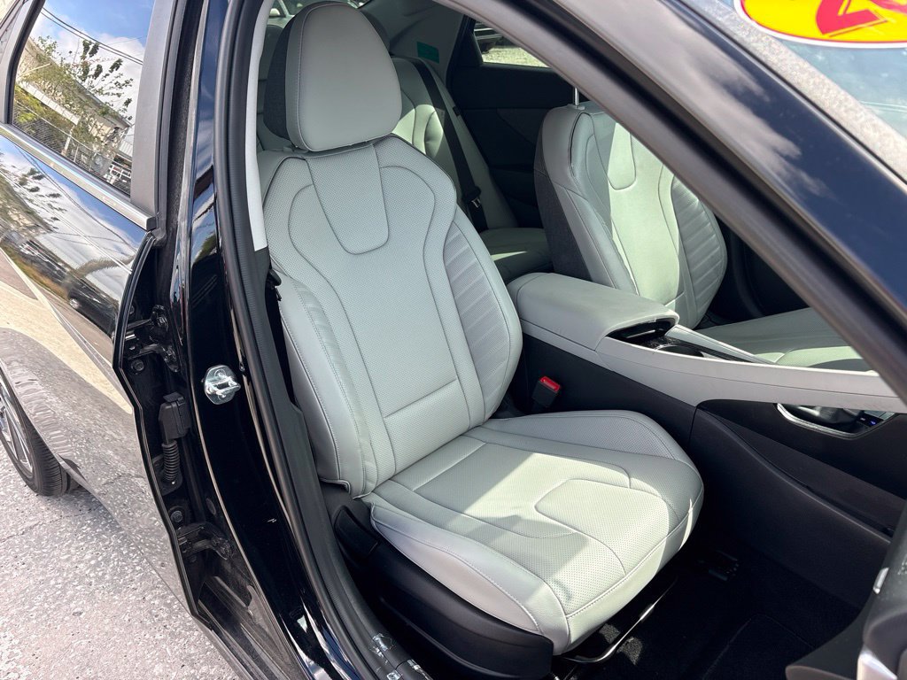 Used 2024 Hyundai Elantra Limited FWD image 19