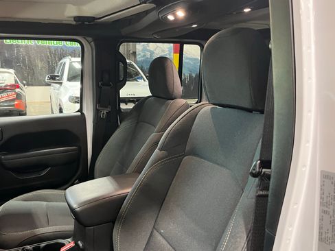 Certified 2025 Jeep Wrangler Unlimited Sport AWD/4WD image 18