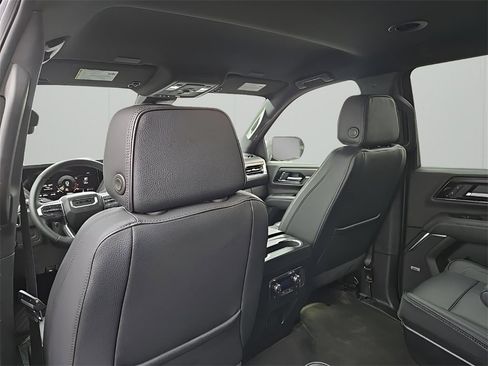 Used 2025 GMC Yukon XL Denali image 14