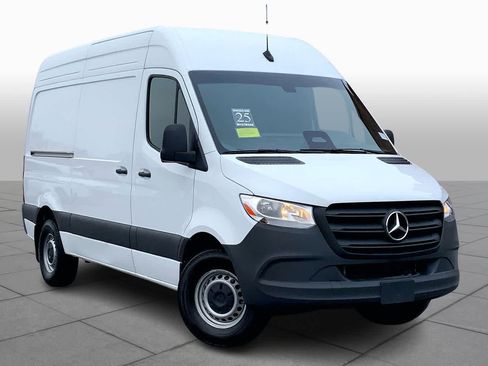 Used 2025 Mercedes-Benz Sprinter 2500 image 3