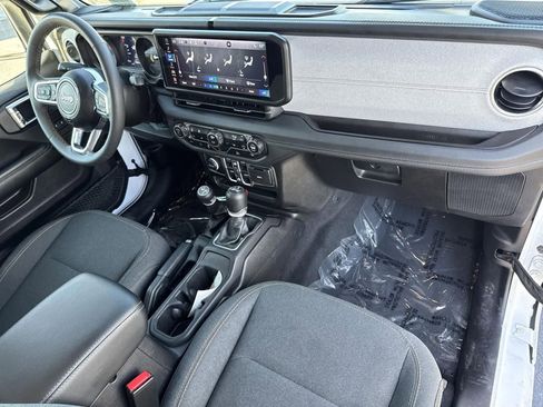 Used 2024 Jeep Wrangler Sahara image 37