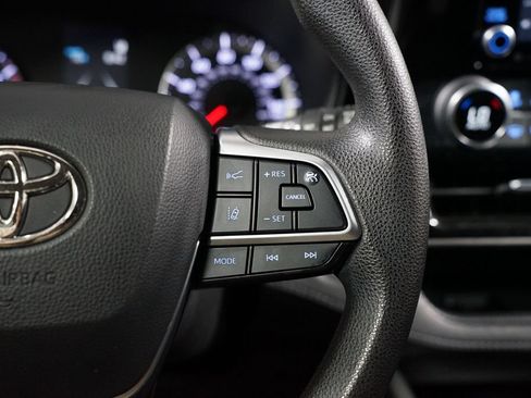 Used 2021 Toyota Highlander L FWD image 13