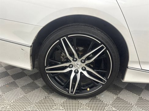 Used 2021 Honda Accord Touring image 19
