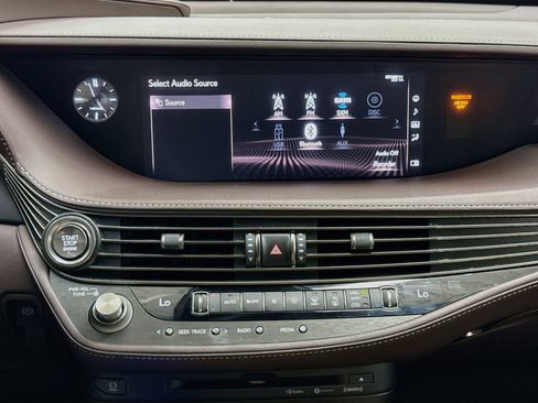 Used 2018 Lexus LS 500 w/ Interior Upgrade Package RWD image 21