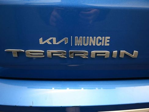 Used 2024 GMC Terrain SLT AWD/4WD image 10