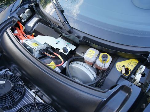 Used 2010 Tesla Roadster RWD image 38