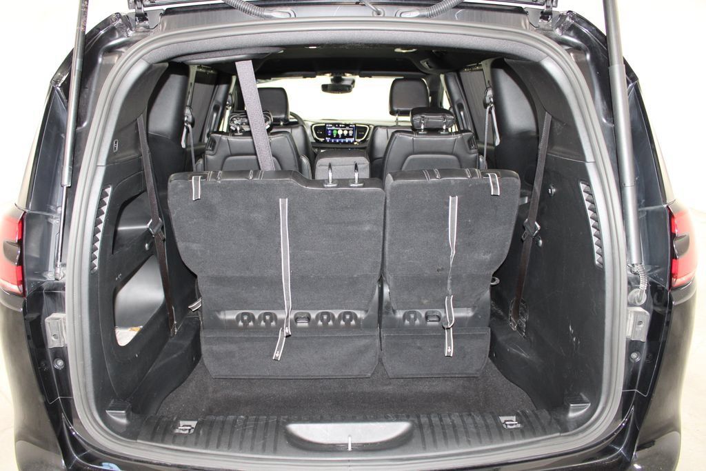 Used 2025 Chrysler Pacifica Select FWD image 14