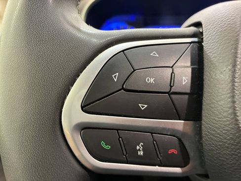 Used 2024 Chrysler Pacifica Touring-L FWD image 26