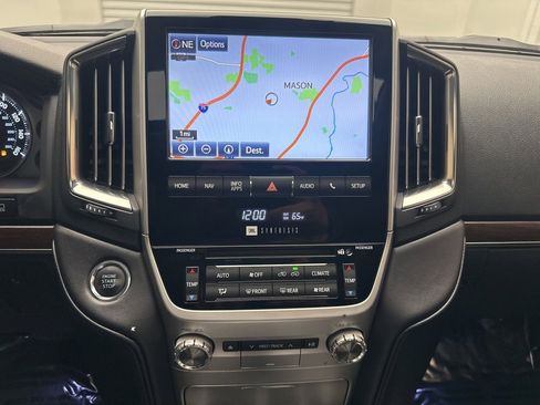 Used 2016 Toyota Land Cruiser image 22