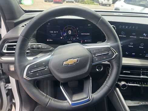 Used 2026 Chevrolet Traverse LT FWD image 28